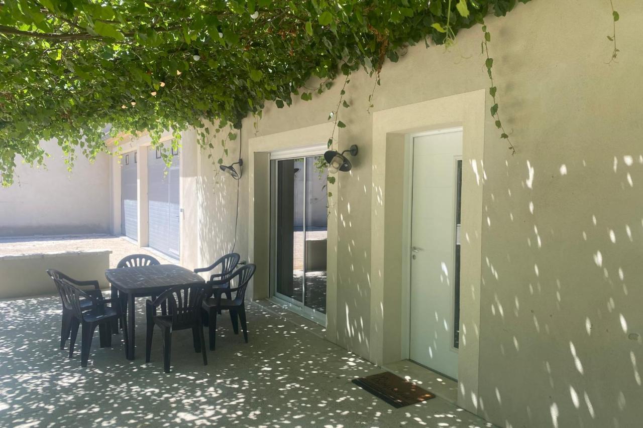 Le Ribbou Villa LʼIsle-sur-la-Sorgue Buitenkant foto
